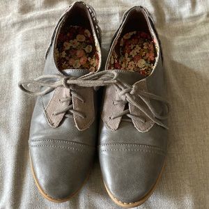 Xhilaration Womens Lace Up Oxford Style Shoes. Grey, Size 6